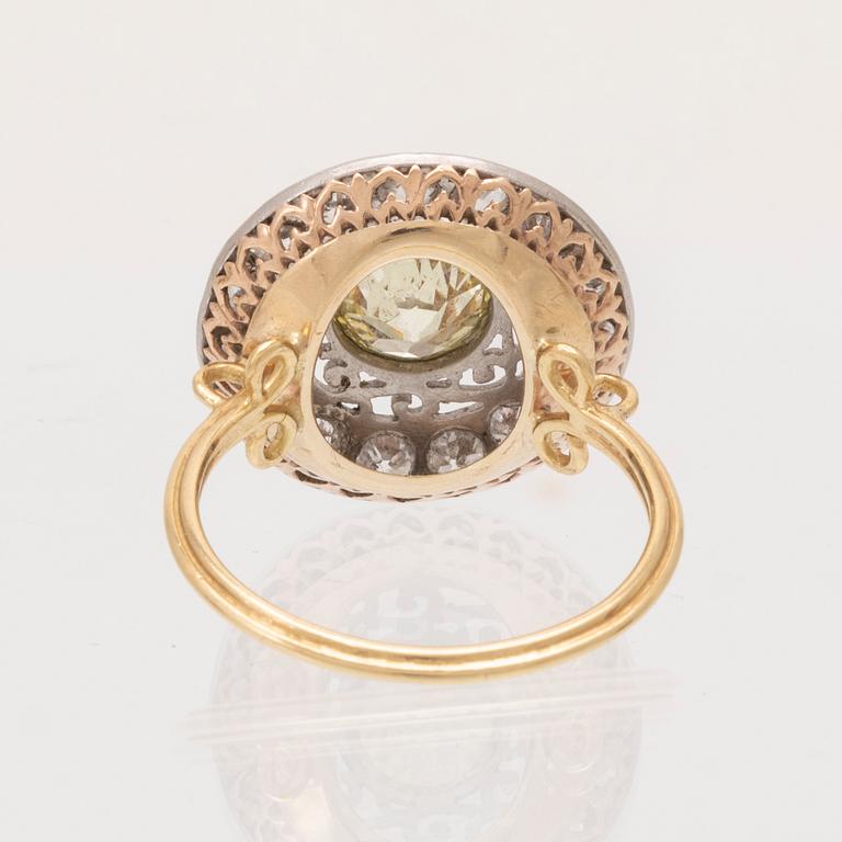 Ring 21K vitt och rött guld med gammalslipade diamanter.