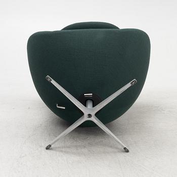 Arne Jacobsen, armchair, "Ägget", Fritz Hansen, 2021.