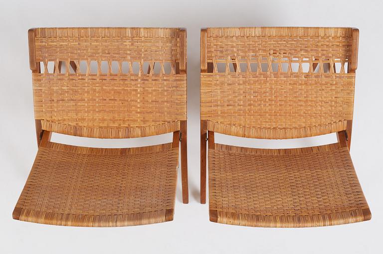Hans J. Wegner, a pair of oak and rattan folding chairs 'JH-512', Johannes Hansen, Denmark 1950-60s.