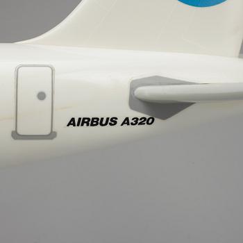 MODELLFLYGPLAN, displaymodel, Airbus A320, skala 1/50.
