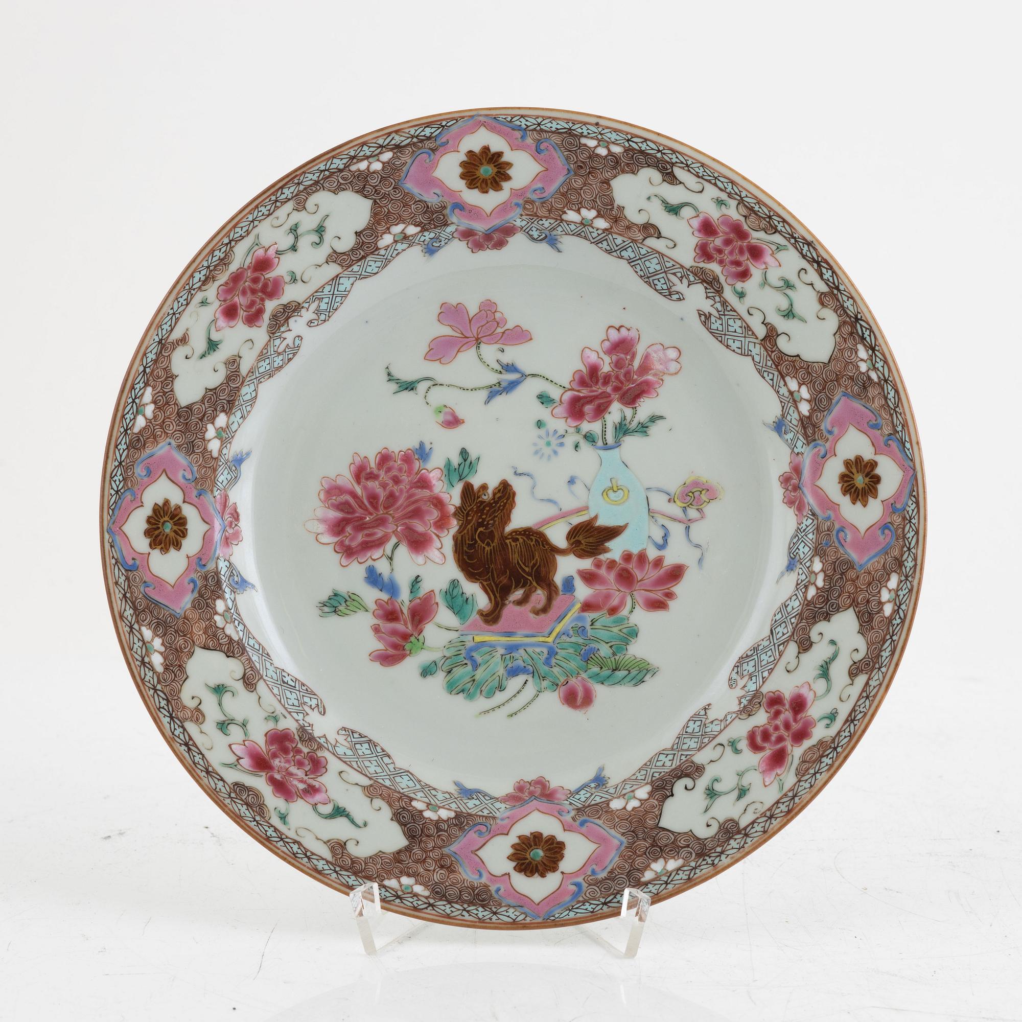 Three Famille Rose plates and two serving dishes, export porcelain, China, Yongcheng/Qianlong, 18th century.