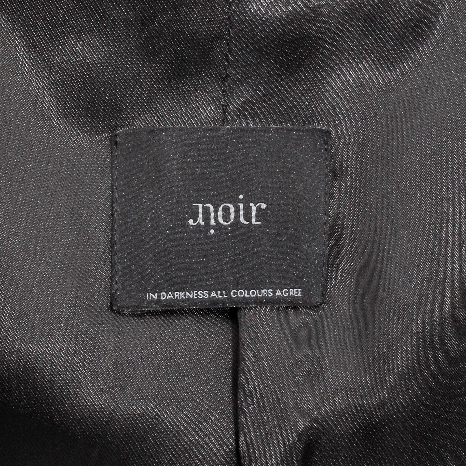 NOIR, dräkt bestående av kavaj och byxor, storlek 42.