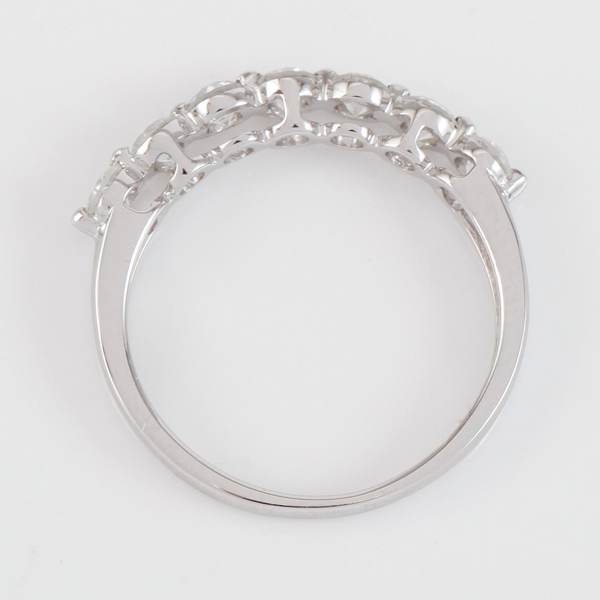 RING, 18K vitguld och diamanter tot ca 0.60 ct.