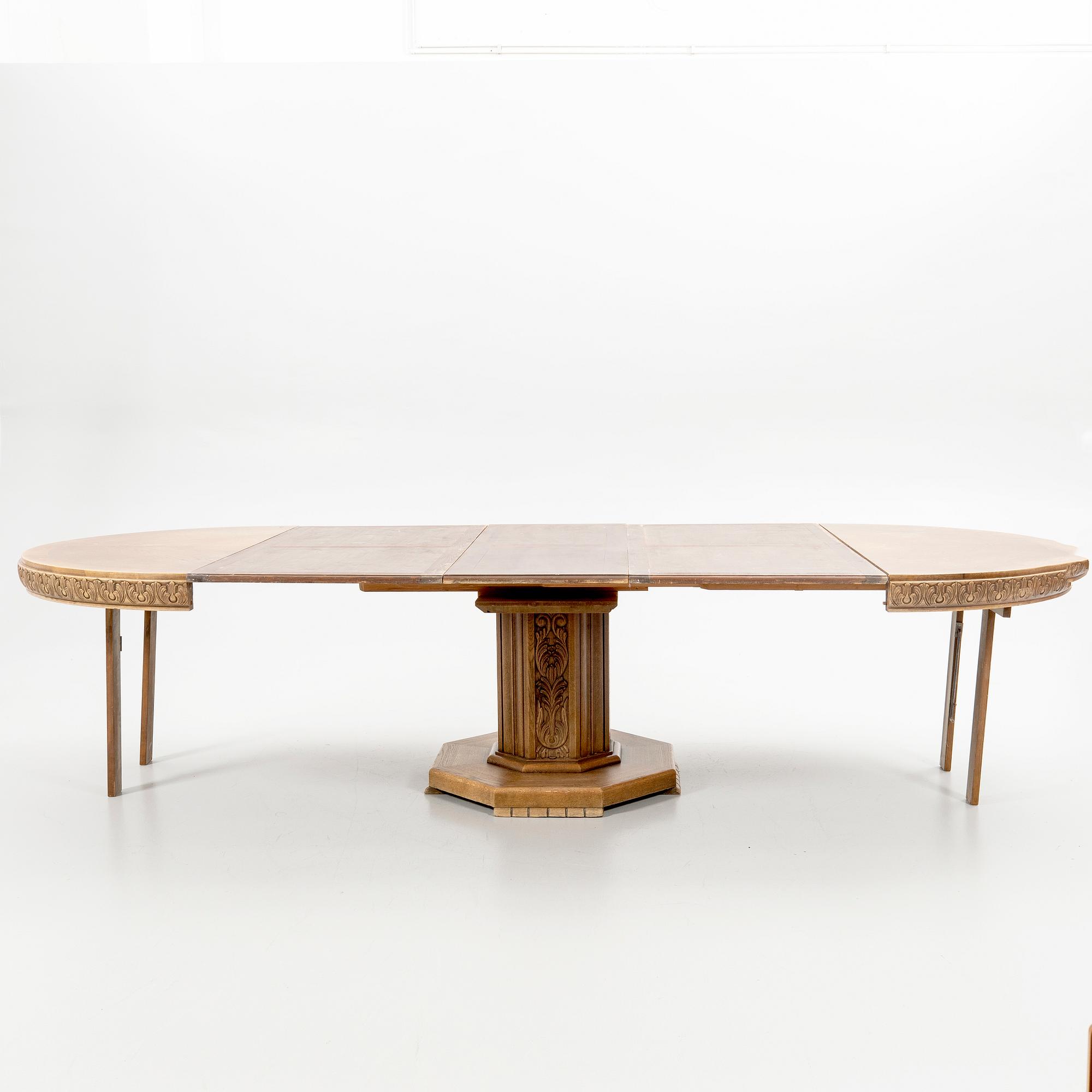 Dining table, first half of the 20th century.