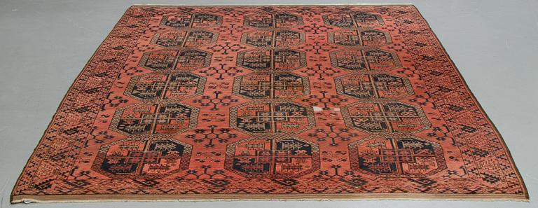 A carpet, Antique / Semi-Antique Ersari, ca 350 x 254 cm (as well as 6 cm flat weave at the ends.