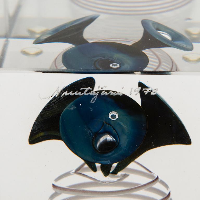 OIVA TOIKKA, An annual glass cube, signed Oiva Toikka Nuutajärvi 1978 and numbered 876/2000.