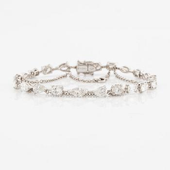Armband 18K vitguld med diamanter i olika slipformer.