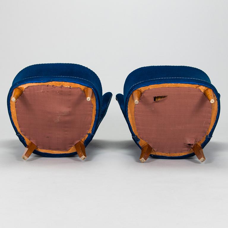 A pair of mid-20th-century armchairs.