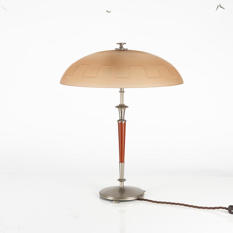 Harald Notini, bordslampa, modell "6944" med glasskärm modell "10050", Arvid Böhlmarks Lampfabrik, 1920-1930-tal.