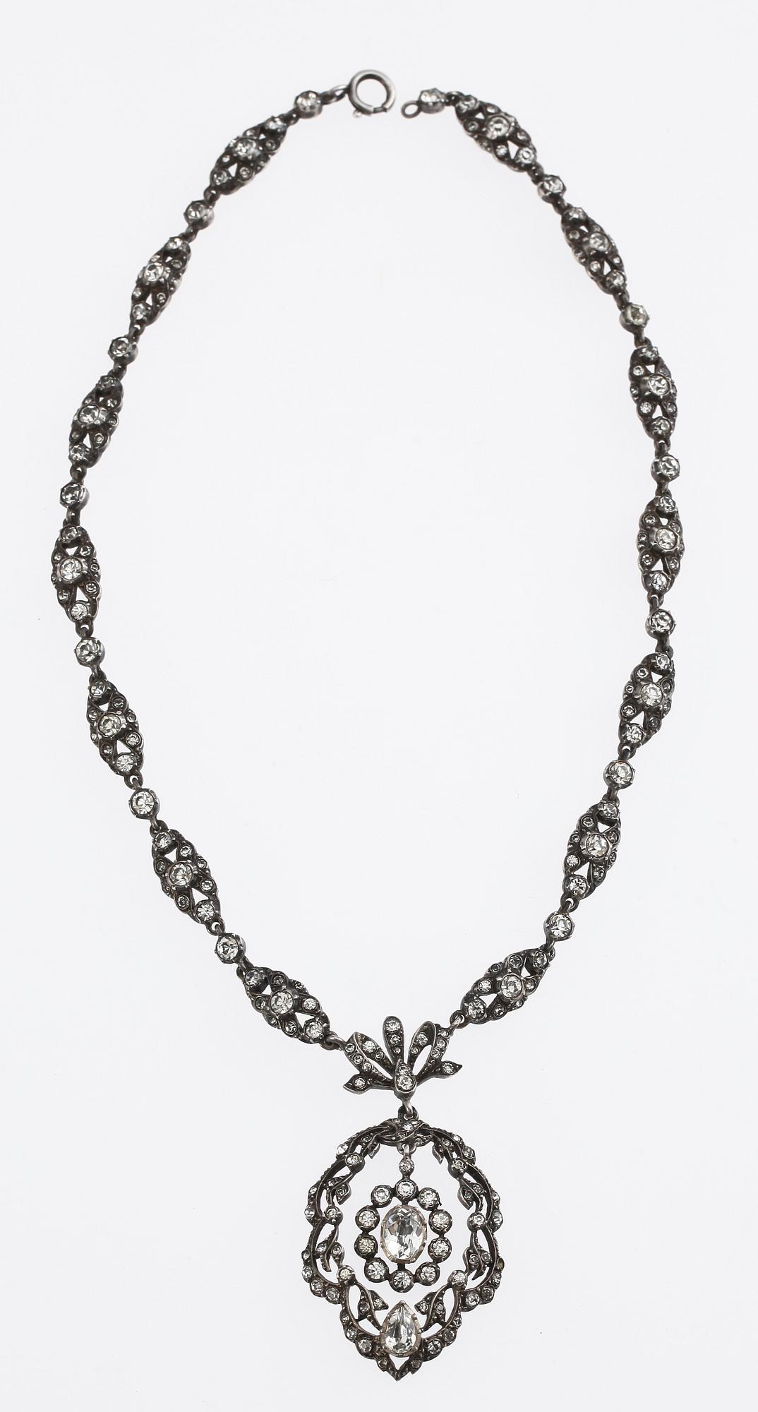 COLLIER, silver och paste, tidigt 1900-tal.