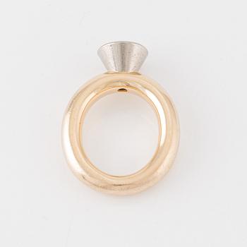 Ring, Mikael Persson Carling, 18K gold with brilliant-cut diamond, approx. 2.50 ct.