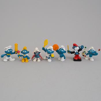 96 1970s/1980s smurf figures.