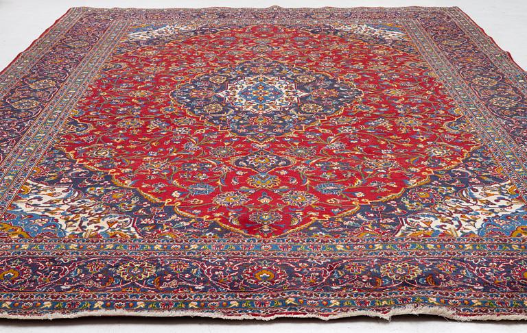 An Oriental carpet, c. 396 x 300 cm.