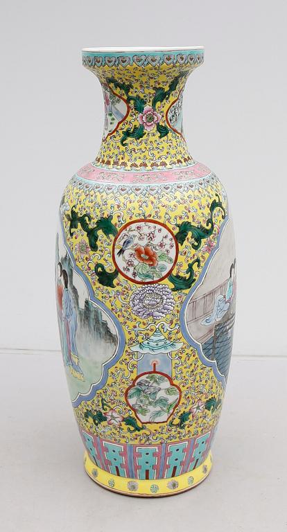 GOLVURNA, porslin, Kina, 1900-tal.