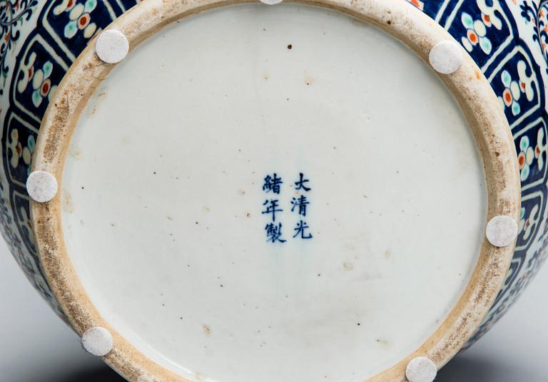 KIINALAINEN UURNA, posliinia. Guangxu 1875-1908.