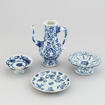 A group of four blue and white porcelain objects, Qing dynasty. 18-19th century.