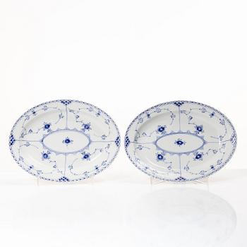 Royal Copenhagen, Dinner service, 31 pieces, “Musselmalet Halvblonde”, Denmark.