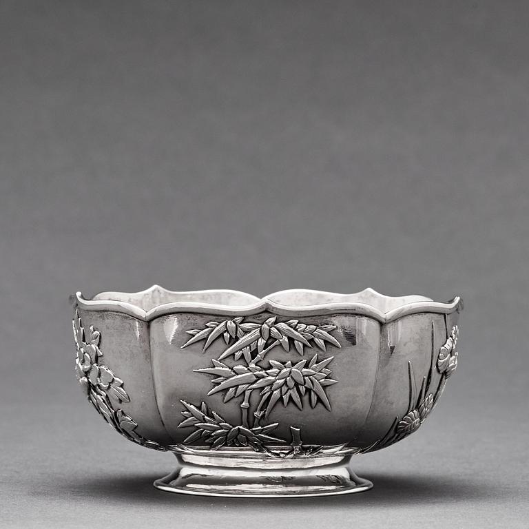 Skål, silver. Shanghai, omkring 1900. Märkt Luen Wo.
