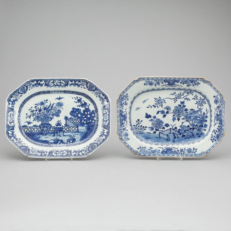 STEKFAT, 2 st, porslin, Qing dynastin, Qianlong (1736-1795).