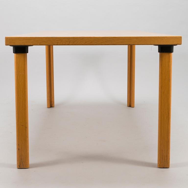 ALVAR AALTO, a late 20th century 'H83' dining table for Artek Finland.