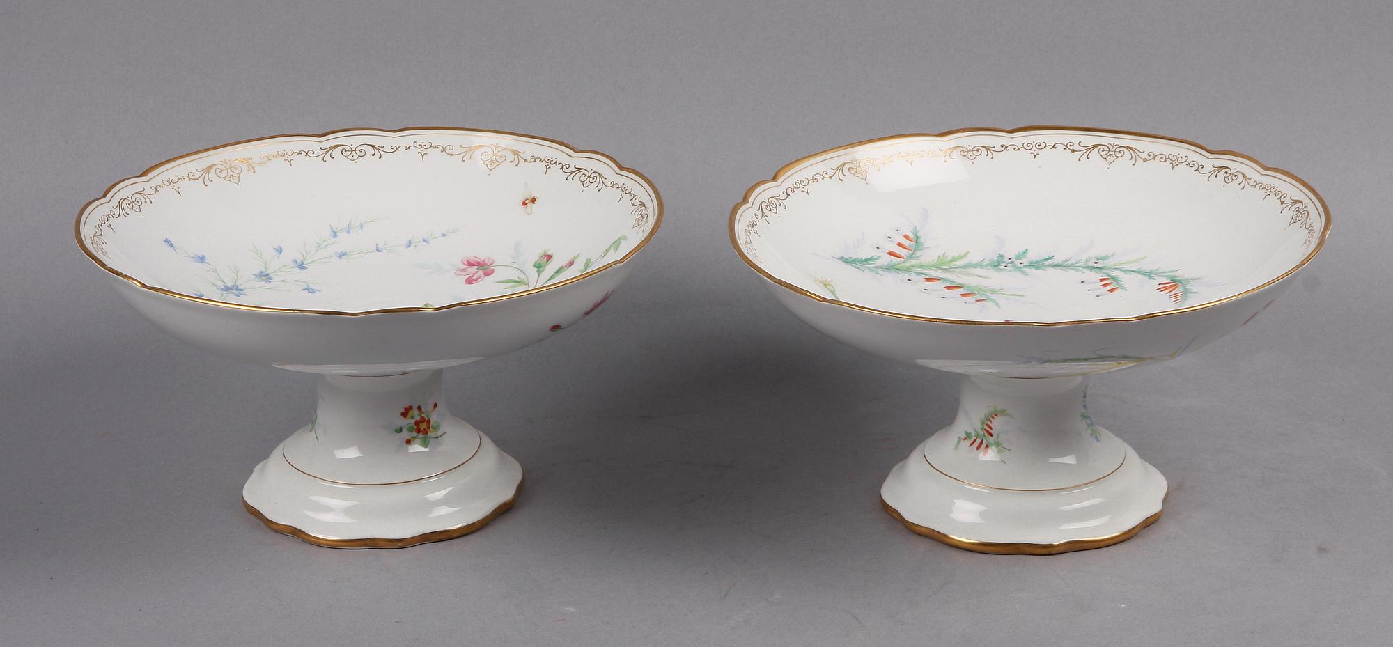 FAT, 2 st samt ASSIETTER, 16 st, porslin, Rörstrand, 1800-talets slut.