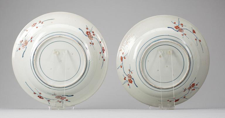A pair of Imari charger, Japan early 19th Century.