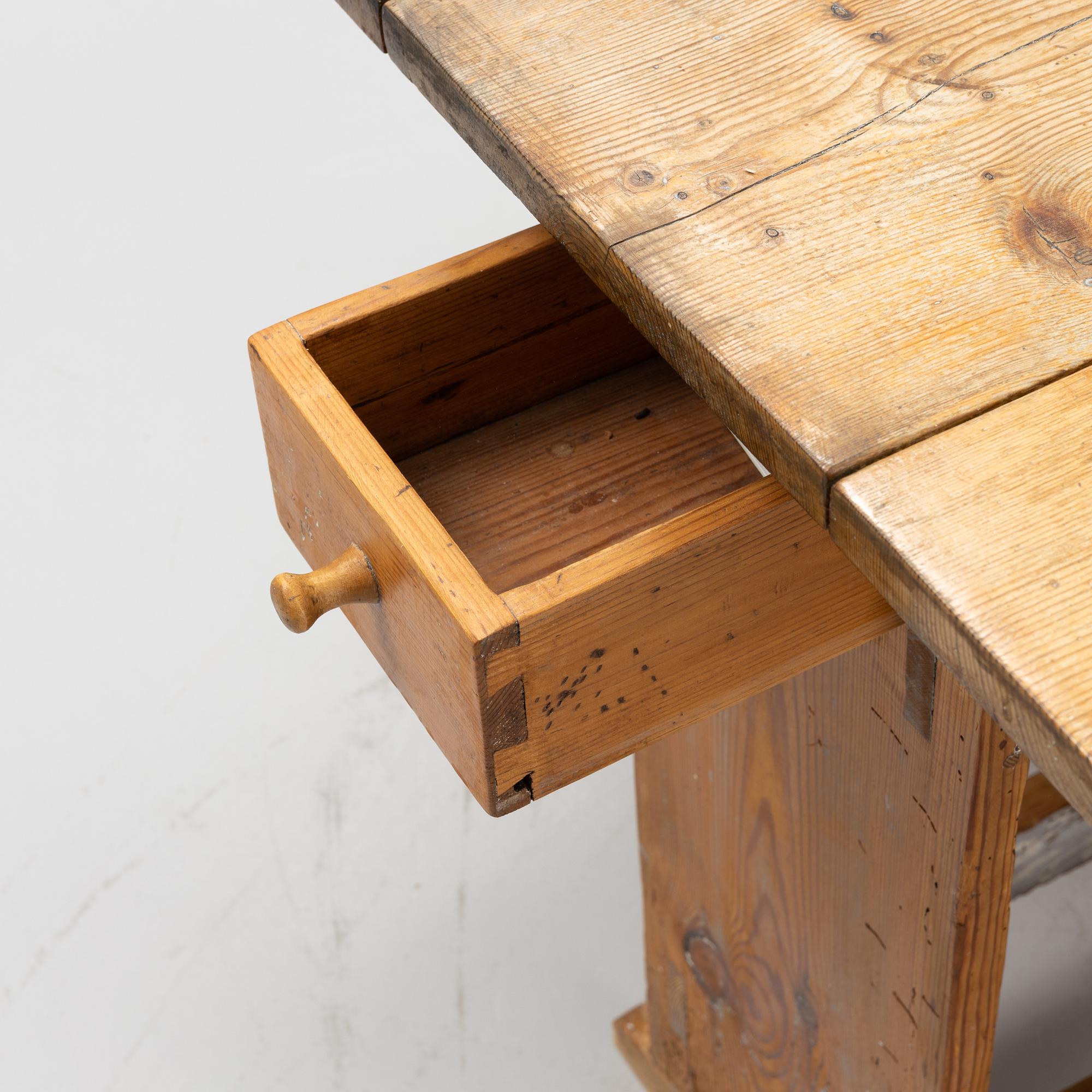 A pine gate-leg table, first part of the 19th century,