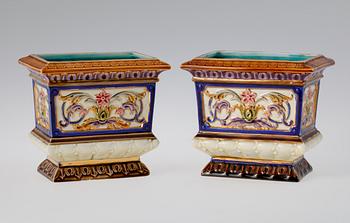 URNA SAMT YTTERFODER, 2 st, majolika, Rörstrand 1800-talets slut.