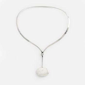 Vivianna Torun Bülow-Hübe/Georg Jensen neck ring with pendant, sterling silver.