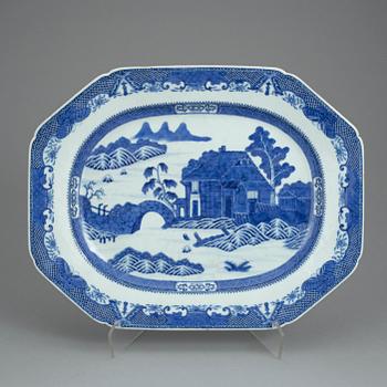 STEKFAT, porslin, Kina, Qianlong (1736-95).