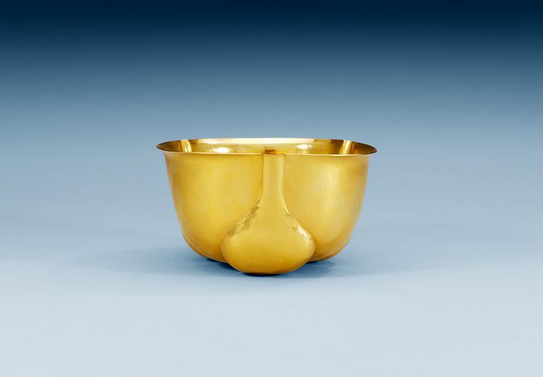 A Sigurd Persson 23k gold bowl, executed by Wolfgang Gessl in Stockholm 1977.