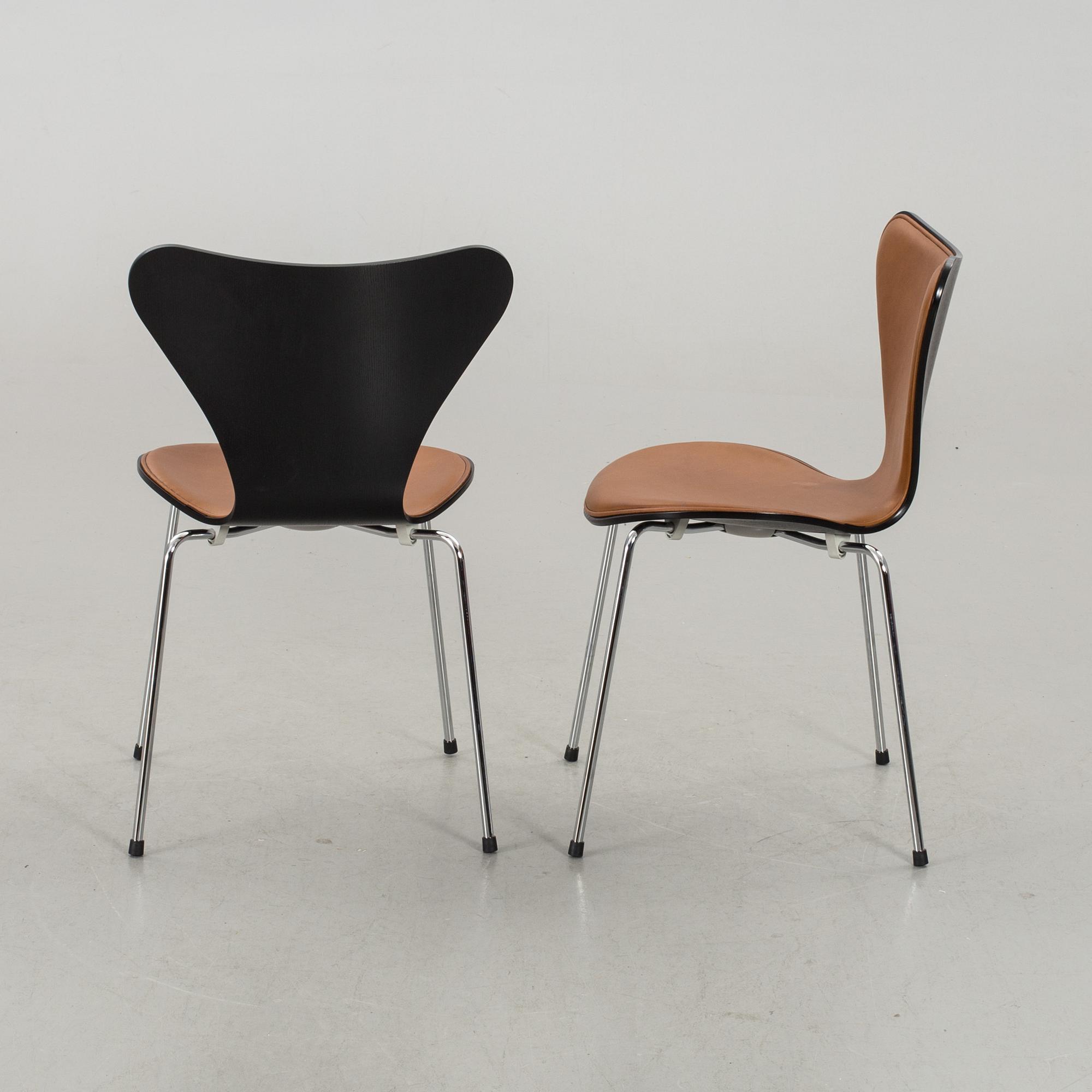 TWO "SJUAN" CHAIRS BY ARNE JACOBSEN.