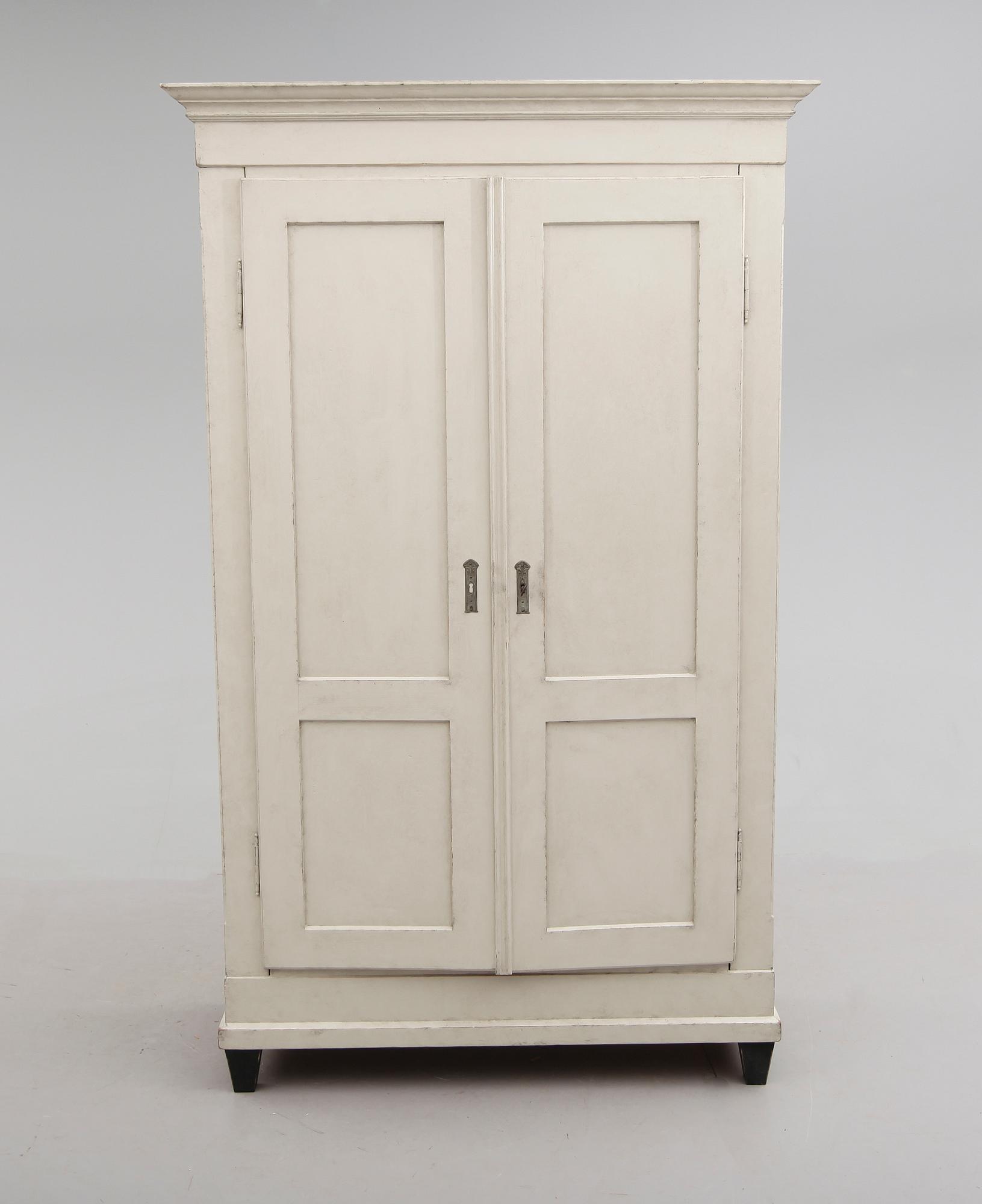 KLÄDSKÅP, 1900-talets första hälft.