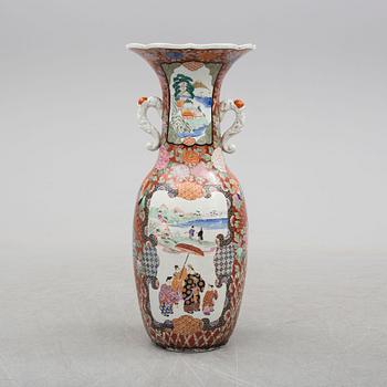 A massive Japanese 20th century imari porcelain vase.