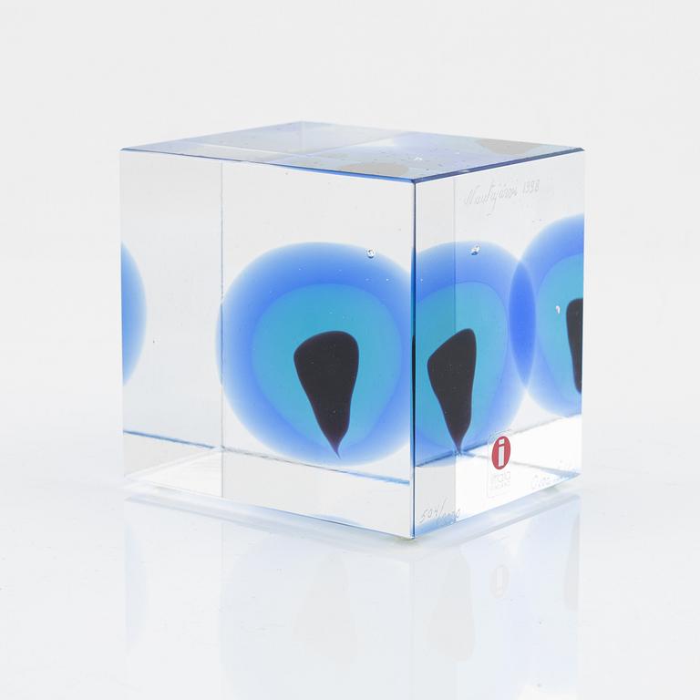 Oiva Toikka, annual glass cube 1998, signed Oiva Toikka Nuutajärvi 1998, 504/2000.