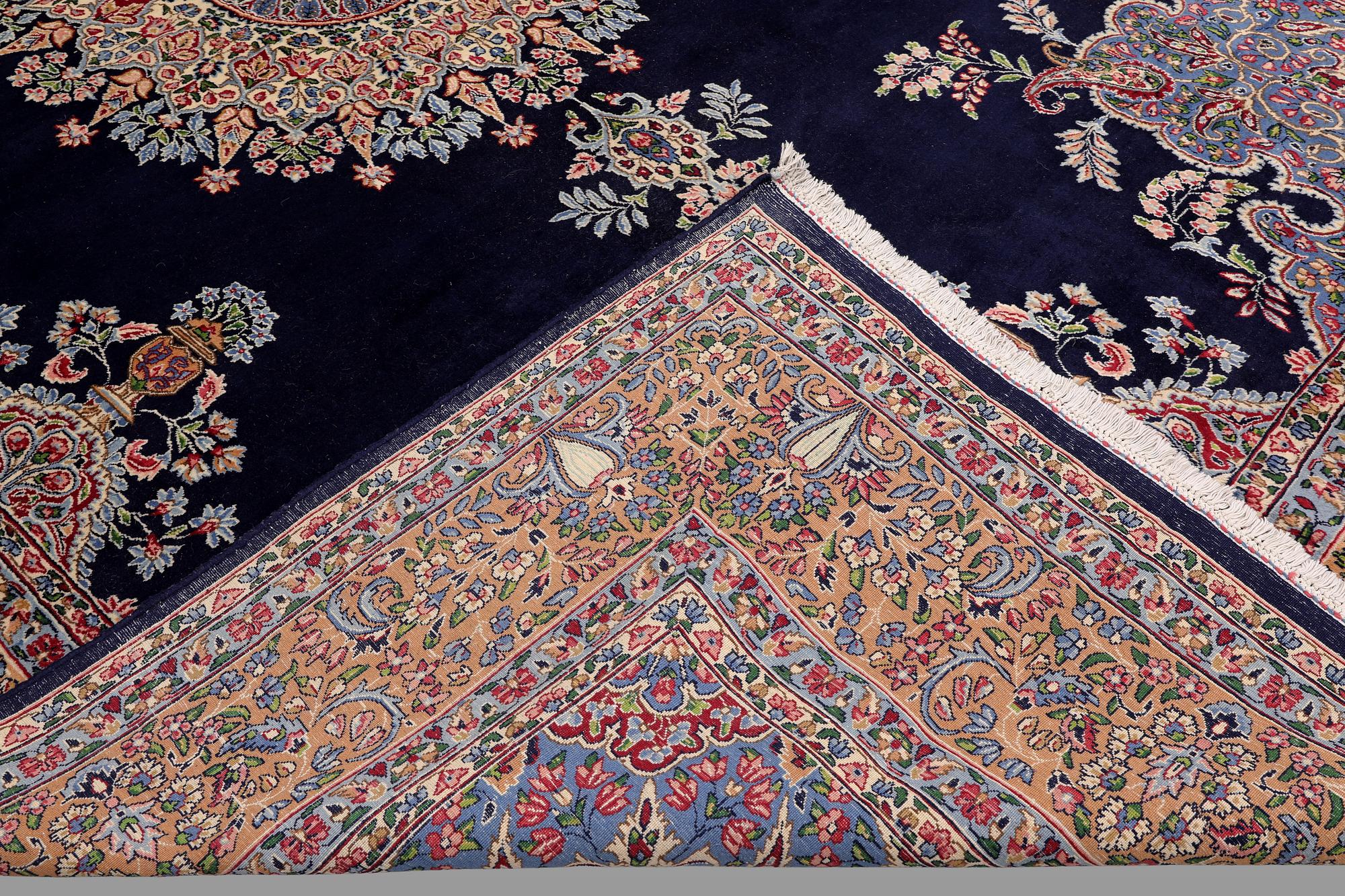 Matta, Kirman Laver, signerad, ca 436 x 280 cm.