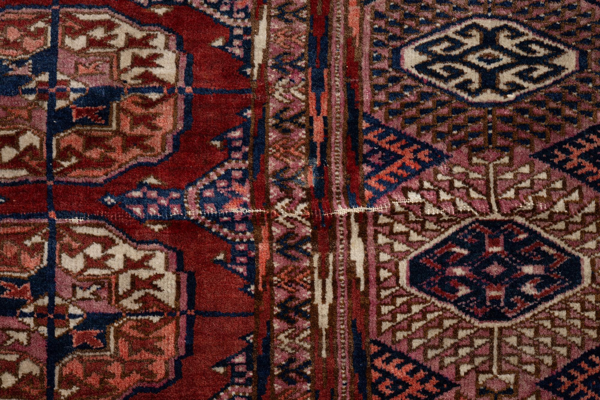 Huvudmatta Tekke Turkmen antik ca 328x232 cm.