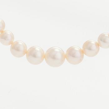 A graduated cultured pearl necklace, clasp in 14K gold.