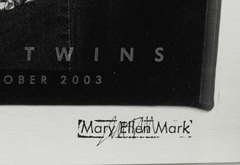 Mary Ellen Mark, "Twins", utställningprint, Hasselblad center, Göteborg, 2003.