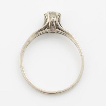 Ring, 18K white gold with brilliant-cut diamond.