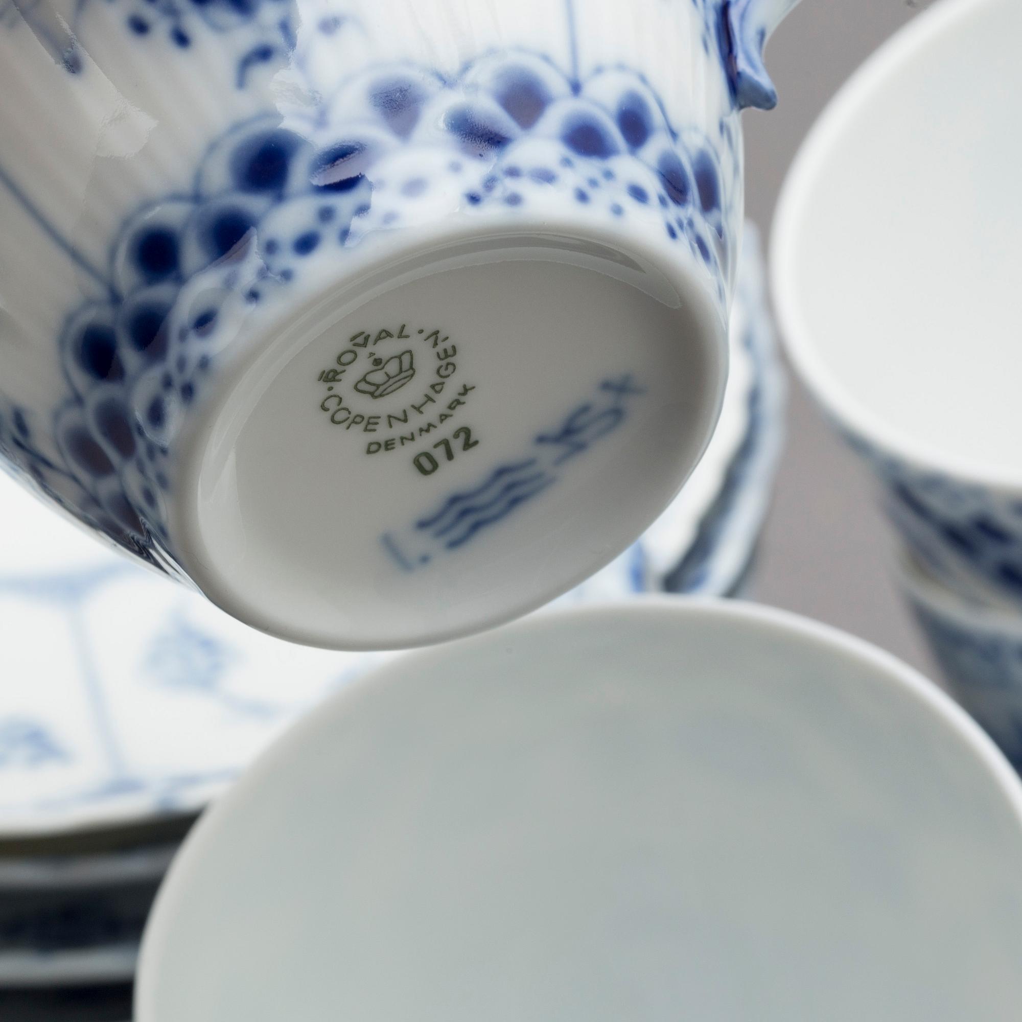 KAFFESERVIS, porslin, 28 delar,  "Musselmalet" Royal Copenhagen.