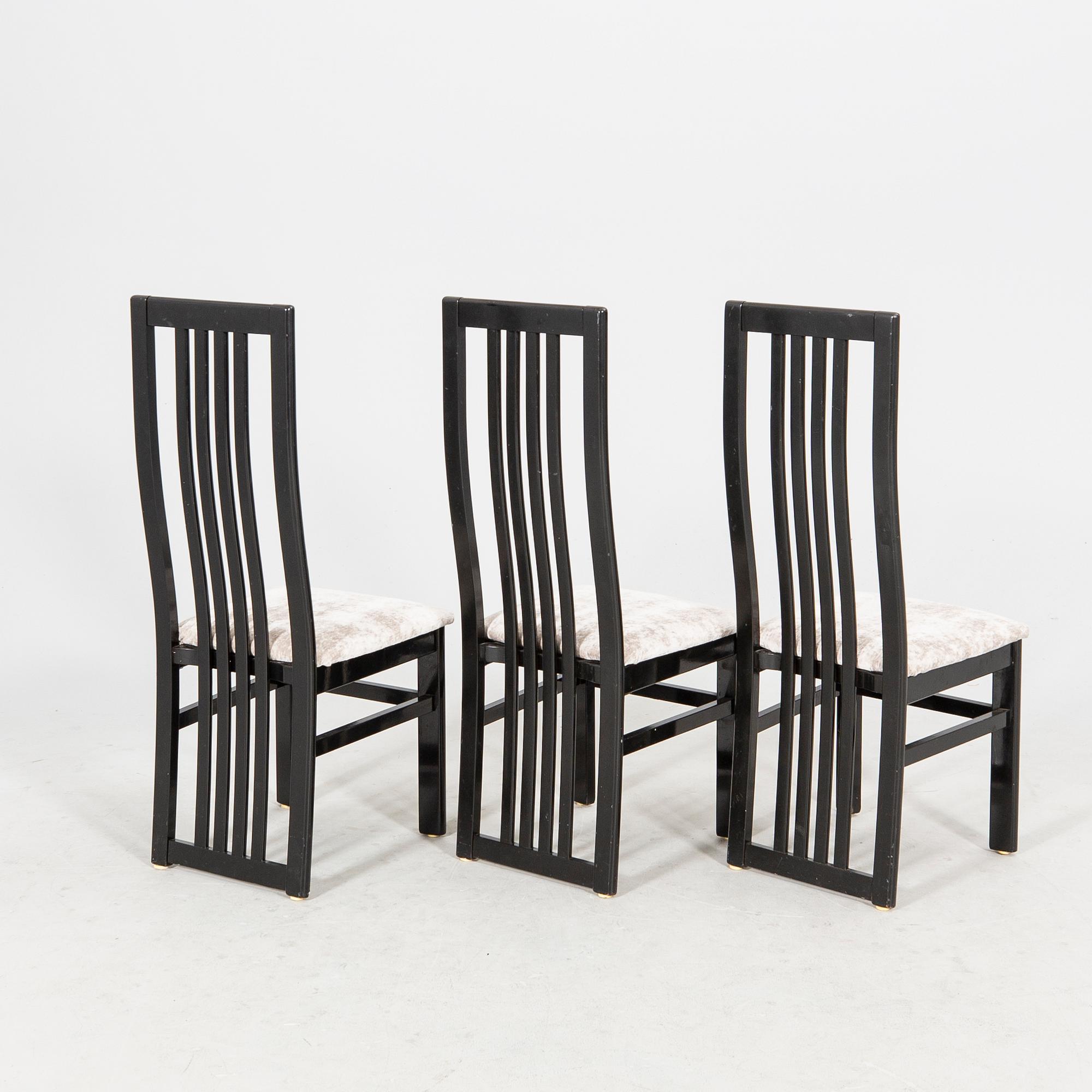 A set of six Italiena 1980s Tonon chairs.