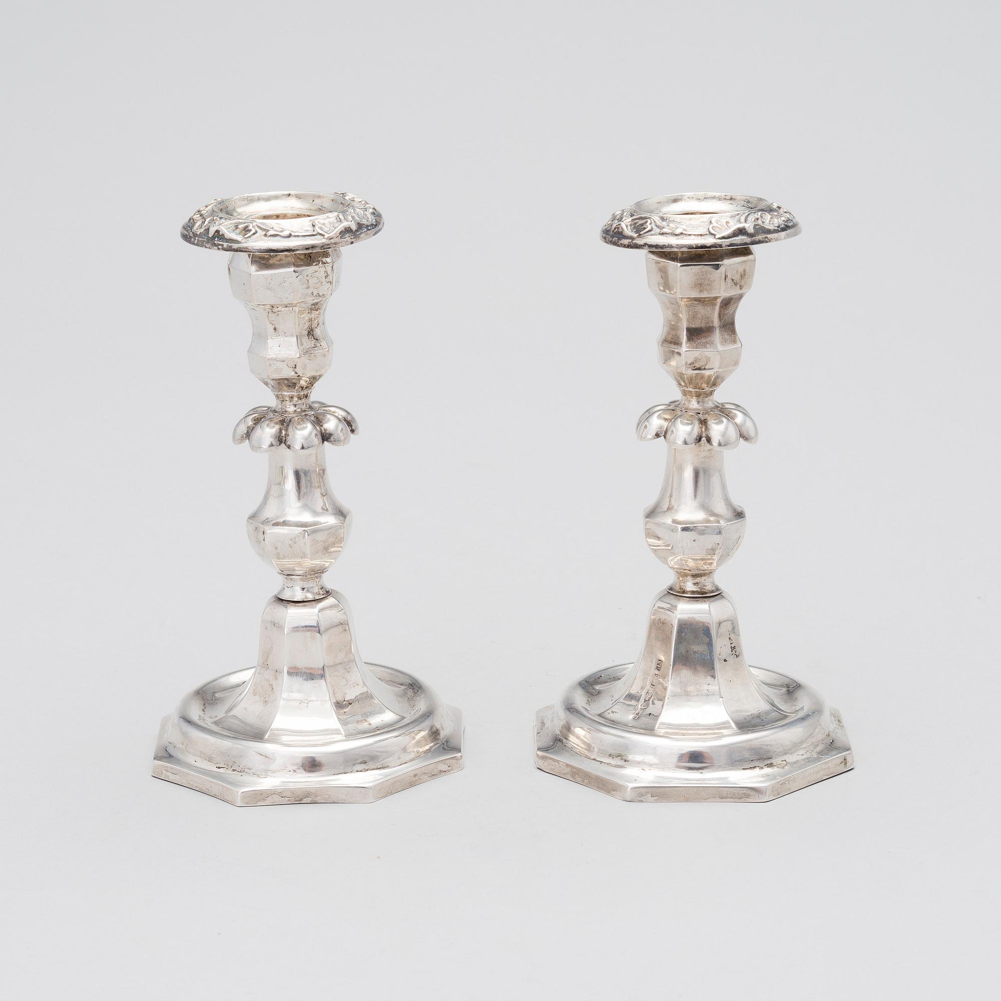 KYNTTILÄNJALKAPARI, hopeaa, Samuel Sjöblom, Pori 1859. Paino 198 g.