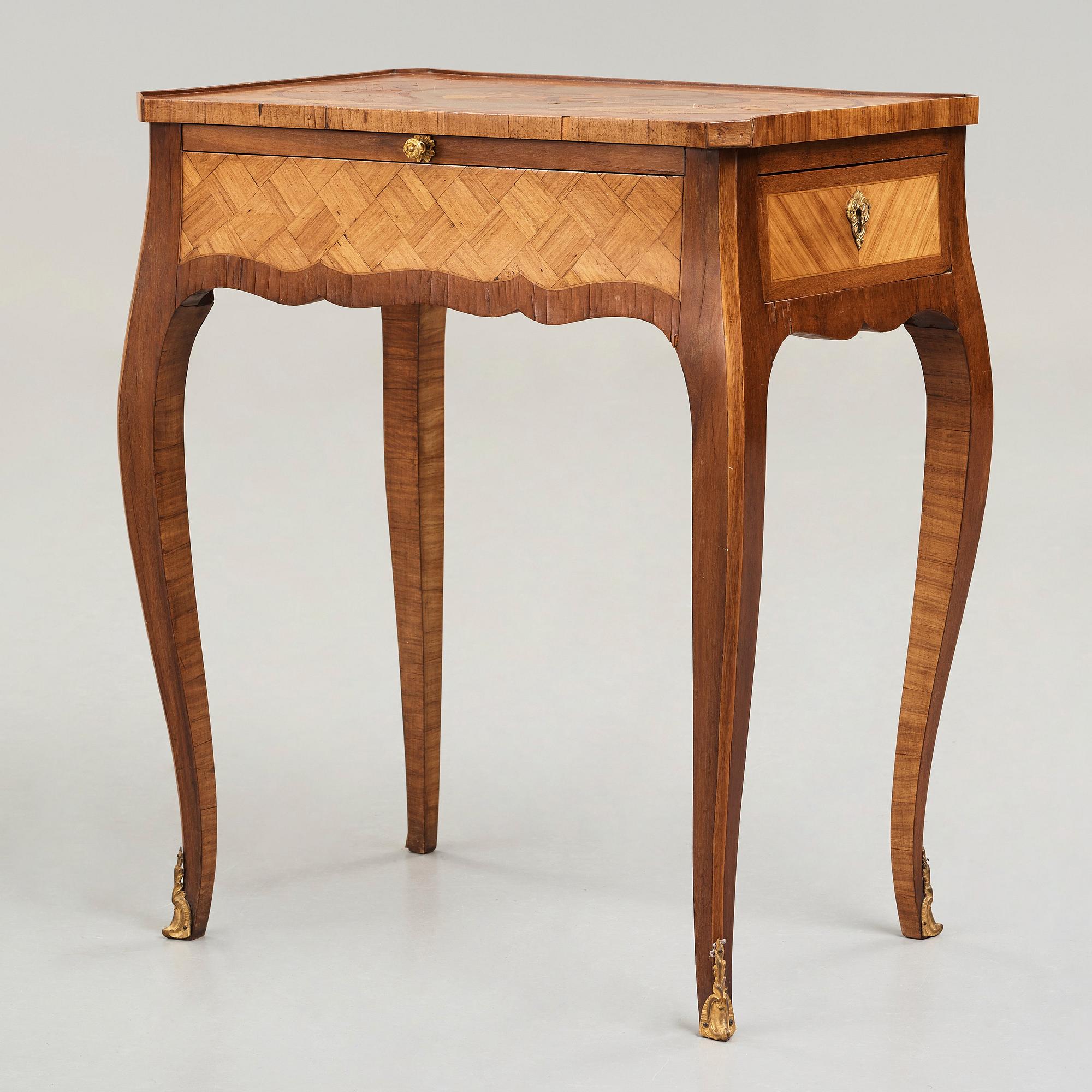 A Louis XV 18th century Table à ecrire.