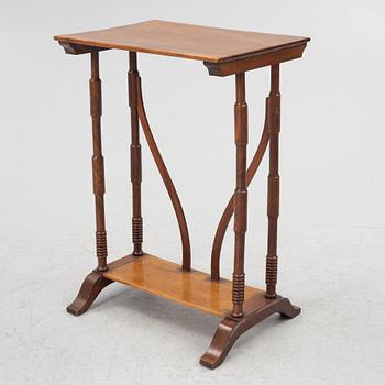 A nesting tabletable, 4 pieces, 19th century.