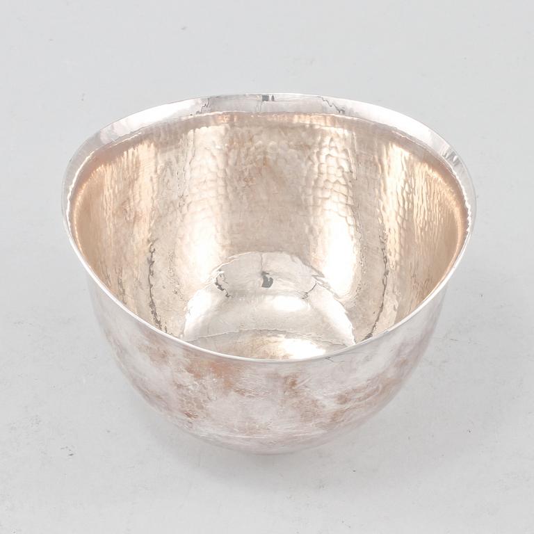 SKÅL, silver, E Löfman, MGAB, Uppsala, 1973. Vikt 360 g.