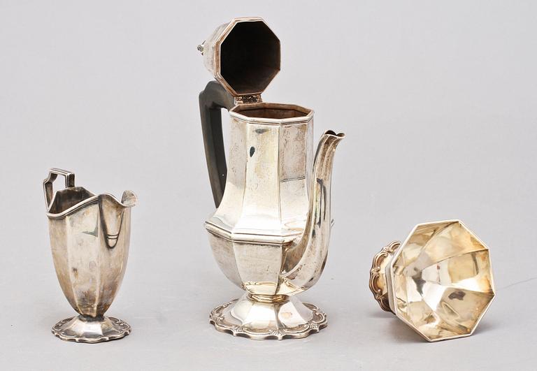 KAFFESERVIS, 3 delar, silver, Horace Woodward, England, 1800-talets andra hälft. Vikt 492 g.