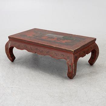 A Chinese red lacquered table, first quater of the 20th century.