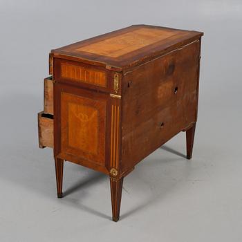 BYRÅ, gustaviansk stil, 1800-tal.
