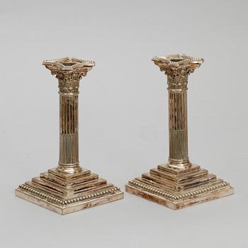 LJUSSTAKAR, ett par, pläter. England.